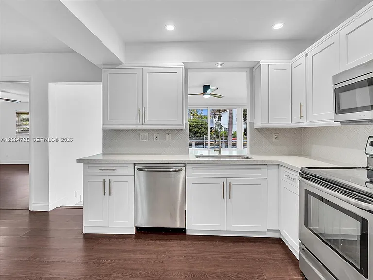 4500 SW 42nd Ter — Photo 21