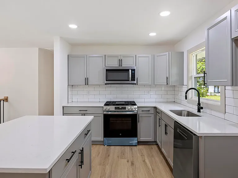 1411 Westway Dr — Photo 6