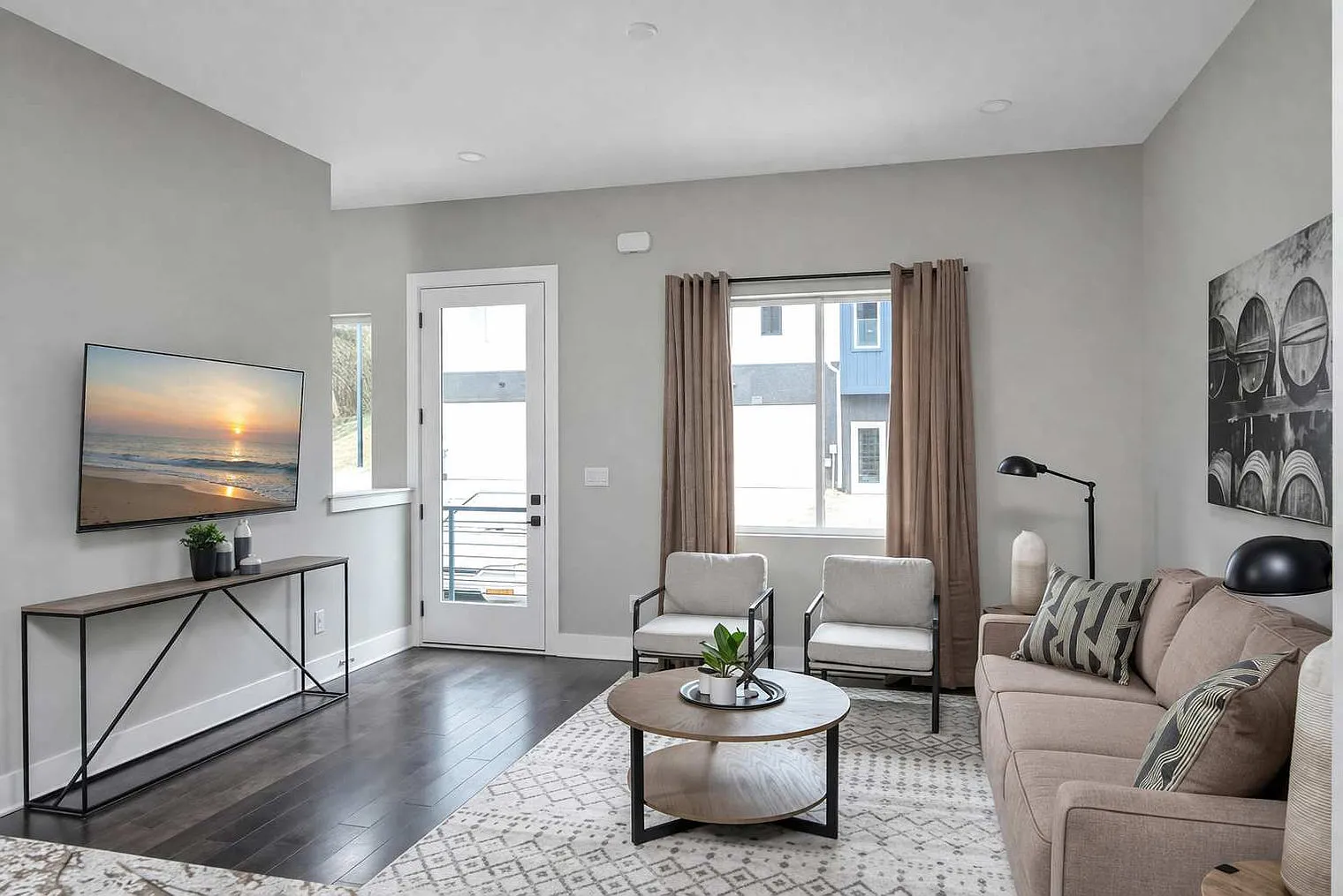 4 bed, 4.0 bath, 1550 sqft, $5,302 — Photo 1