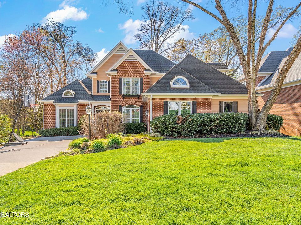 1st image of 917 Vista Oaks Ln