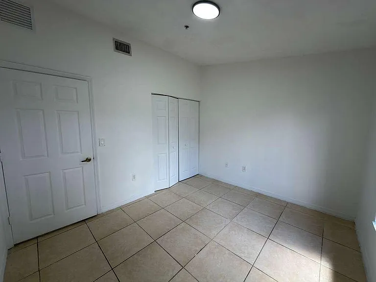 3842 SW 48th Ave — Photo 16