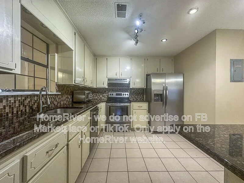 3 bed, 2.5 bath, 1678 sqft, $2,100 — Photo 4