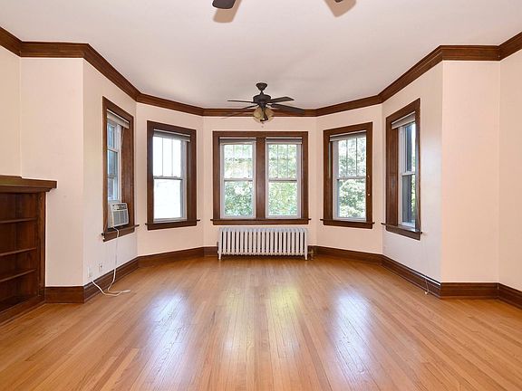 3rd image of 436 S Lombard Ave APT 2