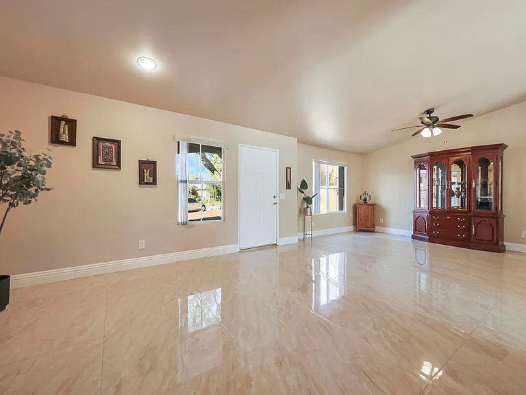 45930 Las Colinas — Photo 6