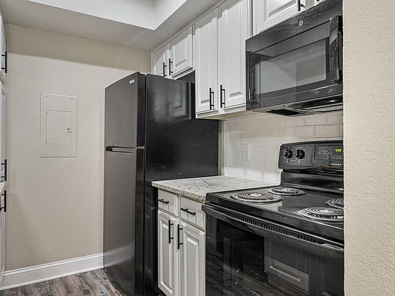 4th image of 148 Valley View Dr #1