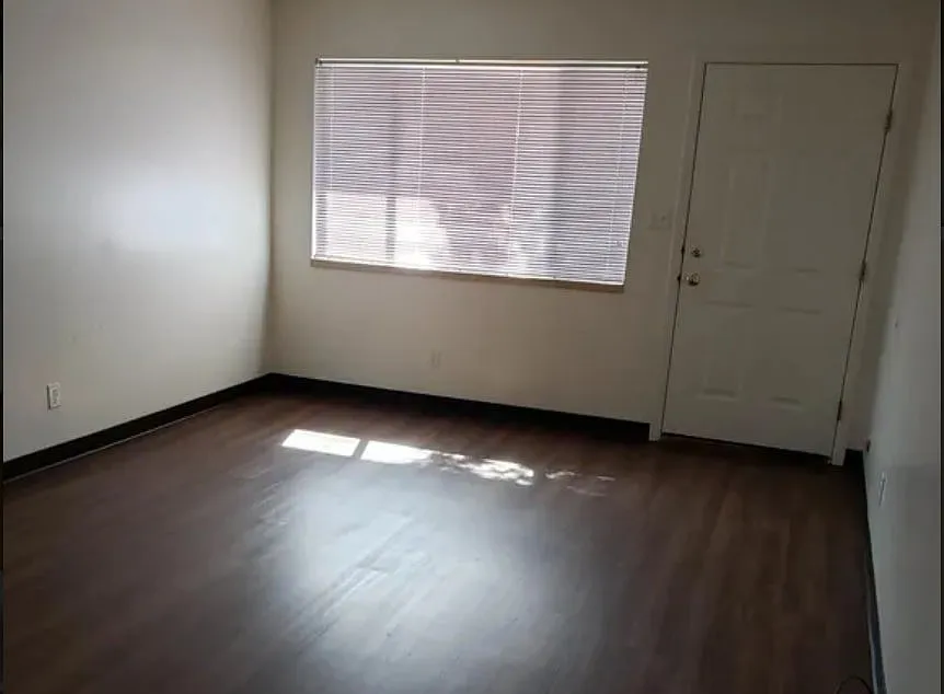 2 bed, 1.0 bath, $1,175 — Photo 3