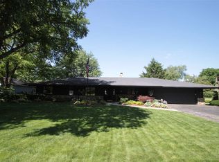 1138 Roxbury Rd, Rockford, IL 61107