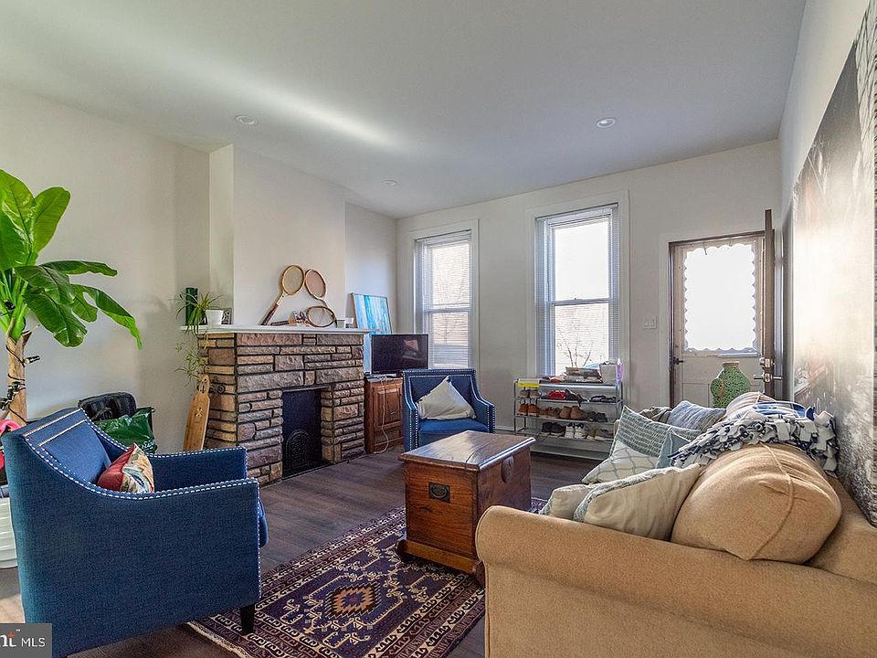 1st image of 158 W Oxford St