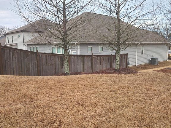 3rd image of 301 Buckpasser Ct