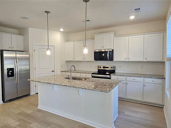 5th image of 413 Barbican Pl