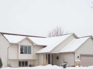 1040 Collins Ct, River Falls, WI 54022