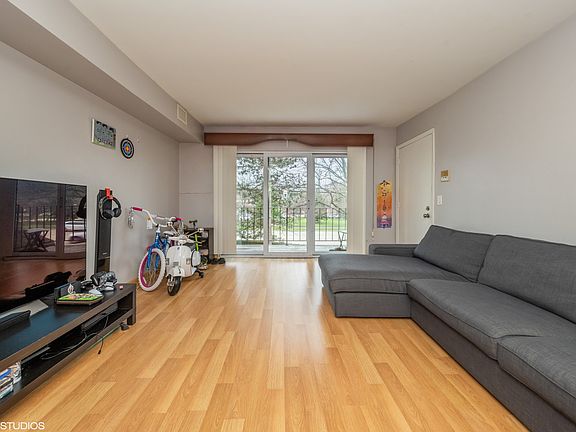 5th image of 3241 Milwaukee Ave APT 1D