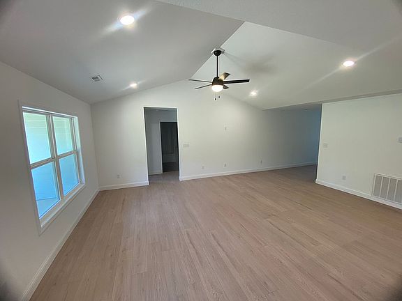 4th image of 123 Beechwood Lane Cpe