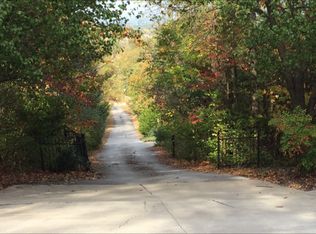 1550 N Gaddy Ln, Fayetteville, AR 72701