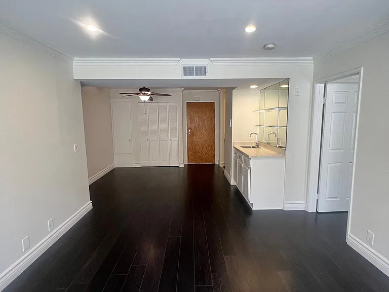 4307 Whitsett Ave #104 — Photo 14