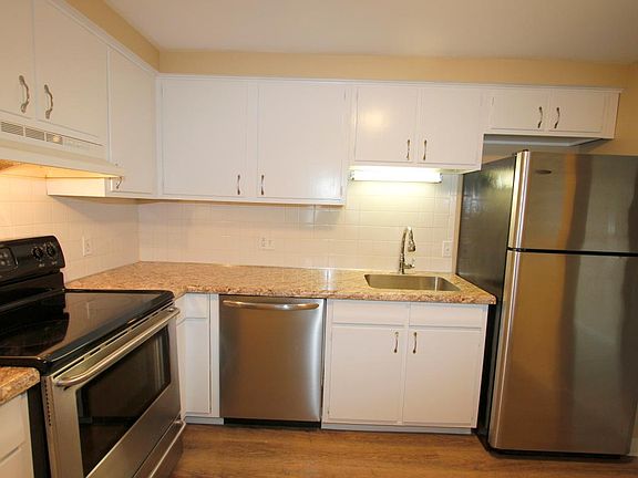 4th image of 471 Burroughs Dr APT 2