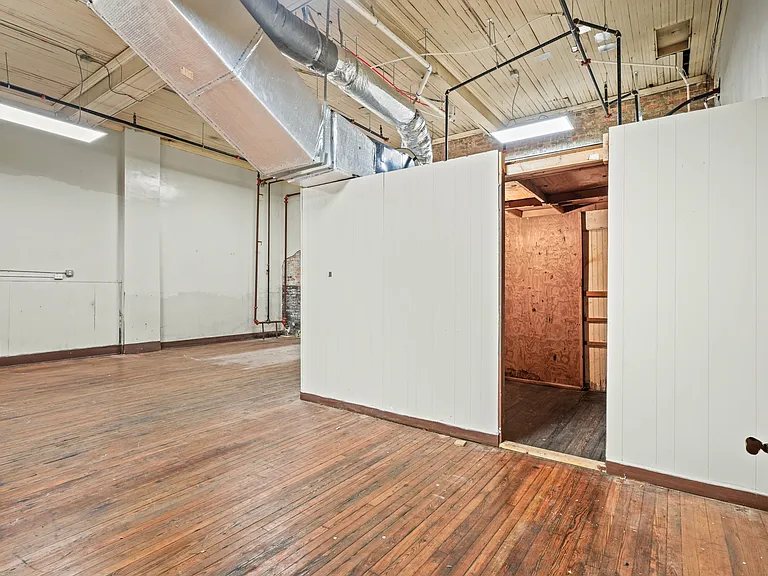 205 E Walnut St — Photo 15