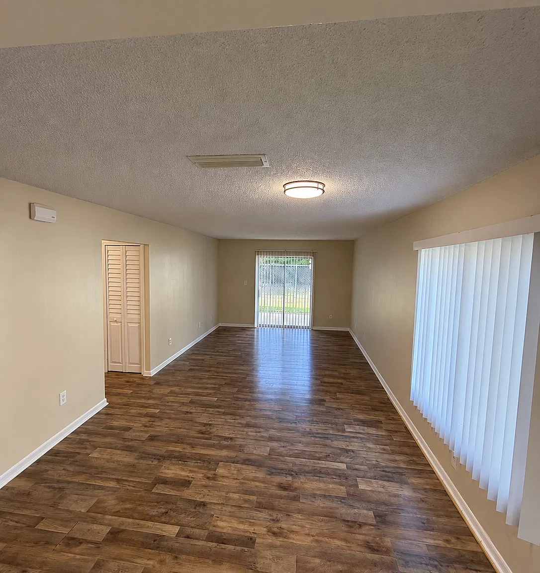 2 bed, 900 sqft, $1,200 — Photo 2