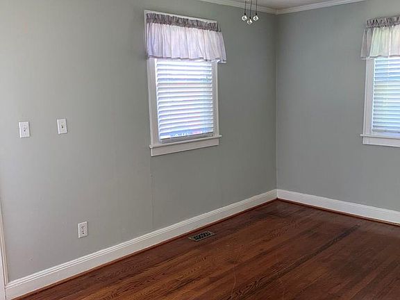 4th image of 504 Clift St