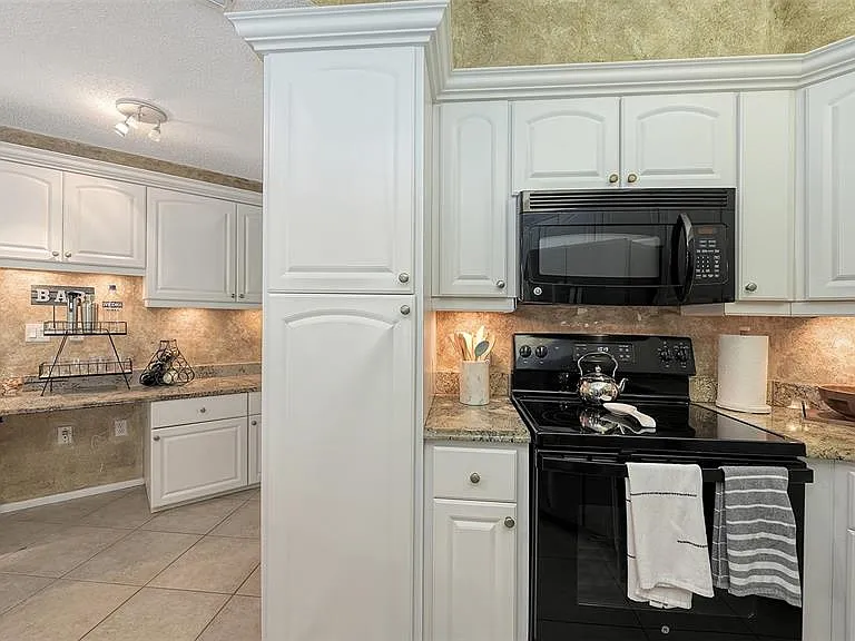 2246 Cork Oak St W — Photo 23