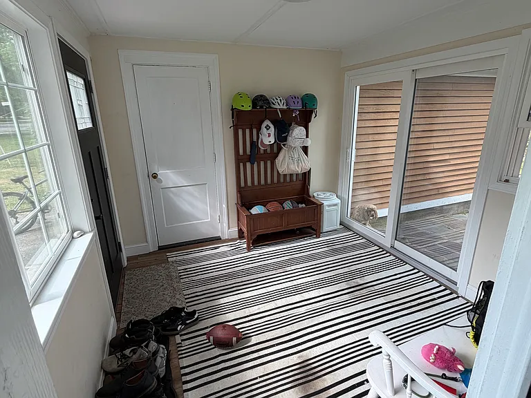 16 Frederick Dr — Photo 4