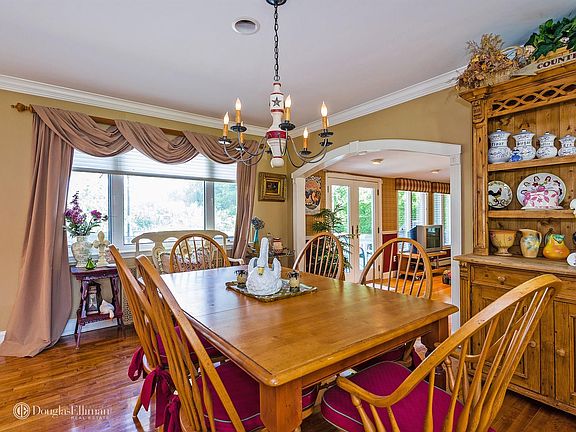 5th image of 76 Westwood Cir