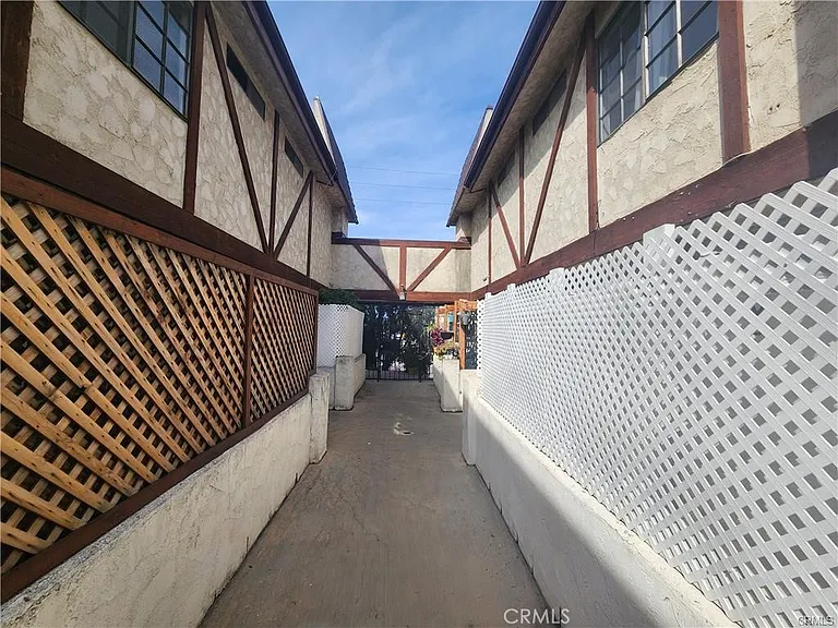 7432 Hazeltine Ave #7 — Photo 7