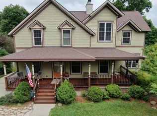 39 Elmhurst St, Crystal Lake, IL 60014