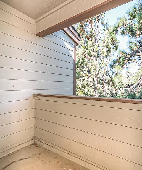 Balcony with access from loft bedroom