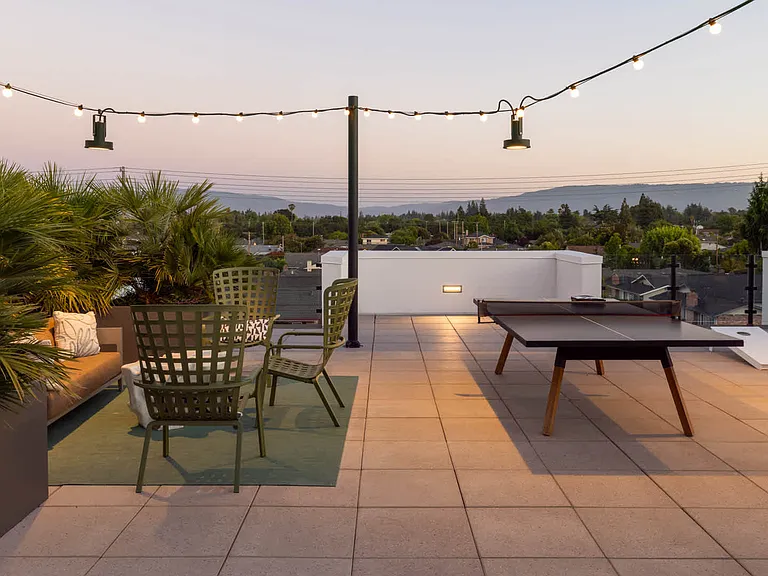 Rooftop Lounge
