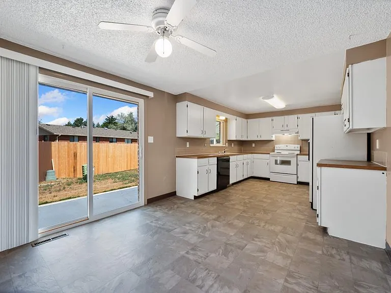 3669 Butternut Dr — Photo 7