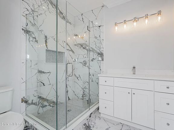 3rd image of 524 Jewett Ave #8
