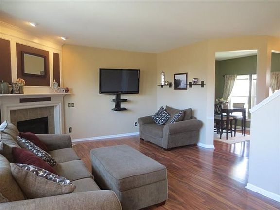 5th image of 7925 Newbury Dr