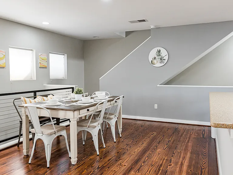 2805 Chenevert St — Photo 10