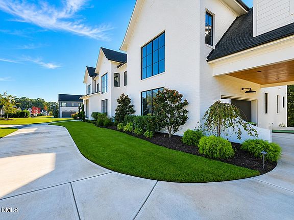 3rd image of 1425 Sky Vista Way