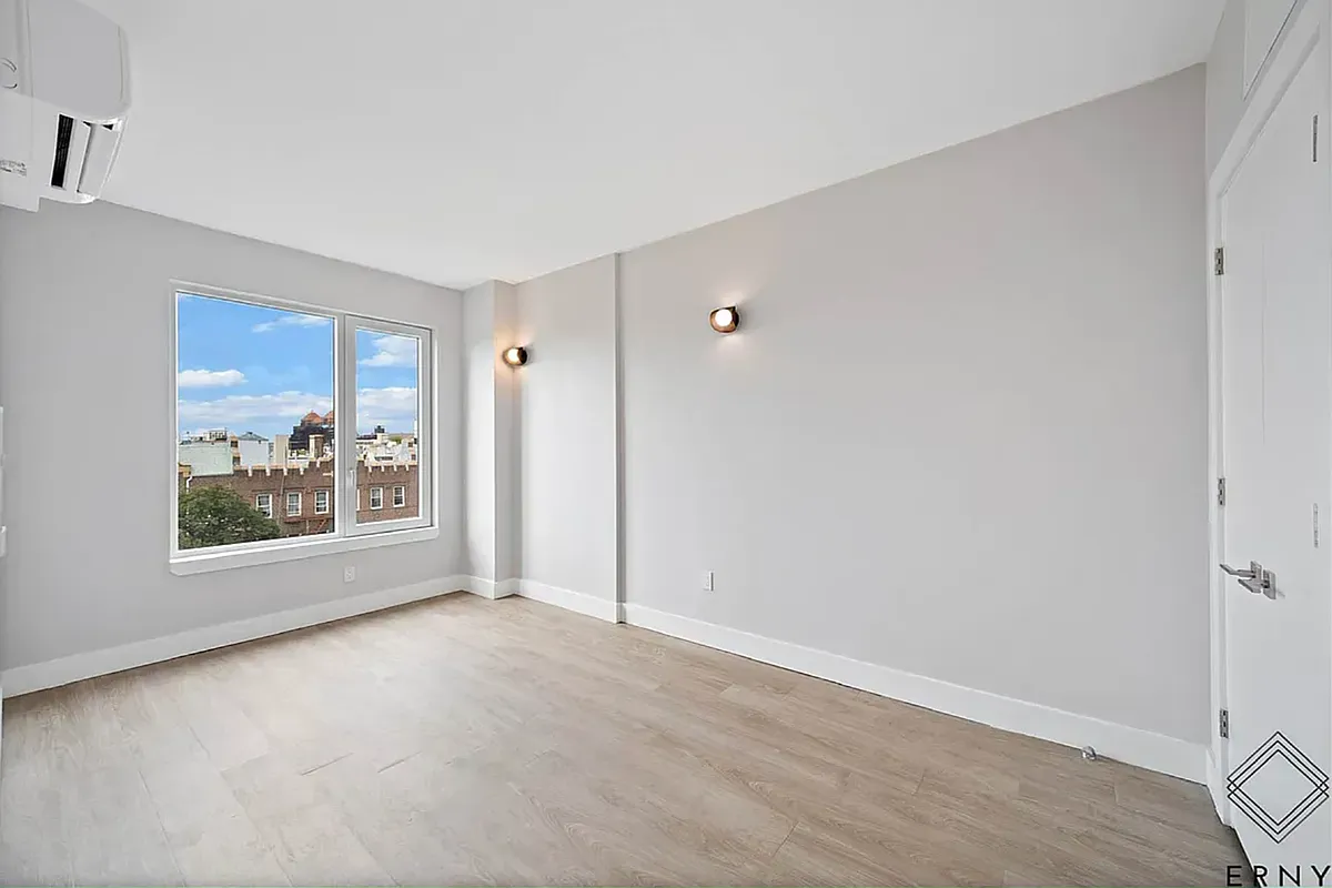 Building Photo - 290 Linden Blvd #6B