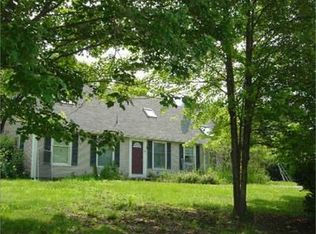 28 Carriage Ln, Amherst, MA 01002