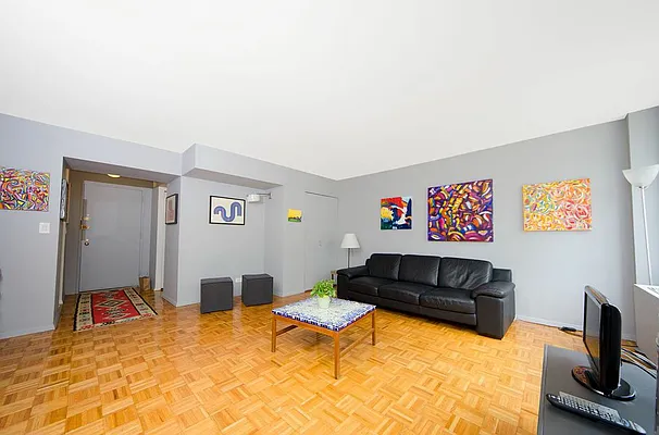 Rented by Tabak Real Estate | media 33