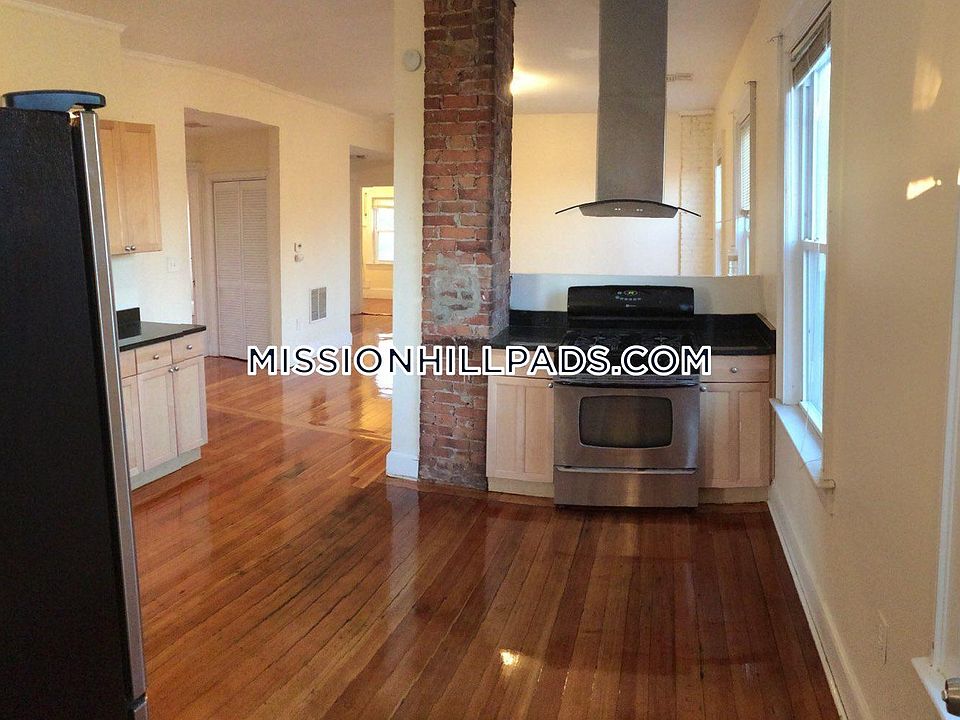 2nd image of 18 Lawn St #Lh3