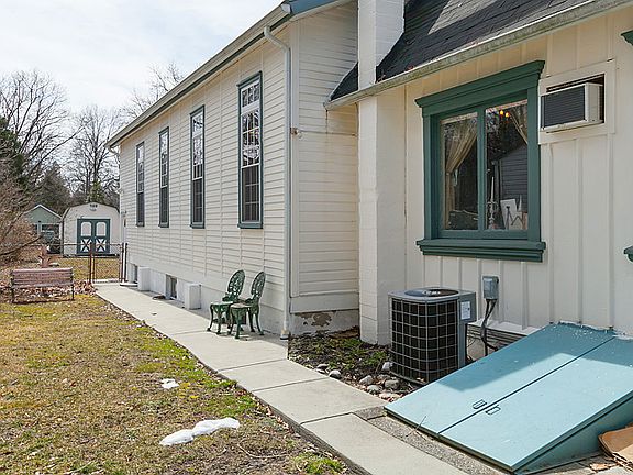 4th image of 8 W Mantua Ave