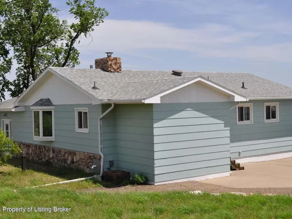 710 10th St W, Lemmon, SD 57638