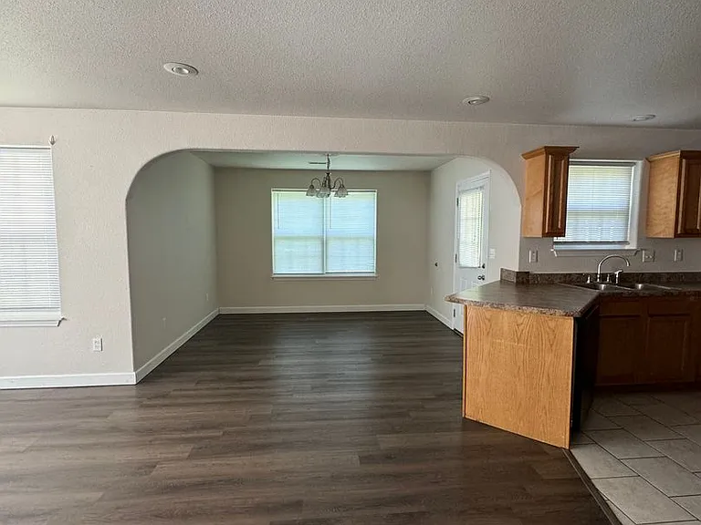 708 Hillside Dr — Photo 5
