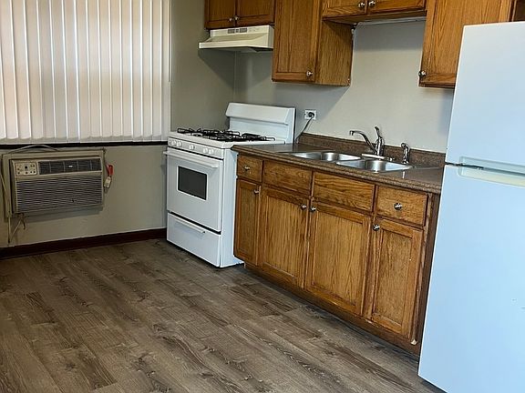 3rd image of 7831 Roberts Rd #1