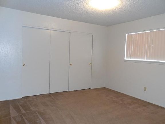 5th image of 227 E Iris Ave