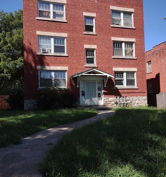 1st image of 220 N Clinton Pl #2