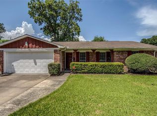 922 Helms Rd, Houston, TX 77088