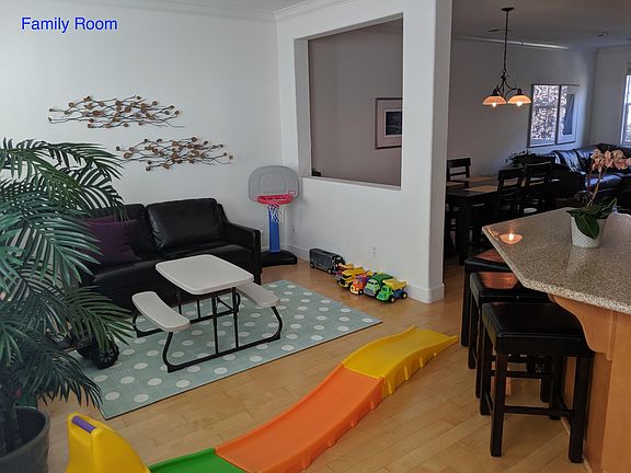 Family Room (2nd Floor)