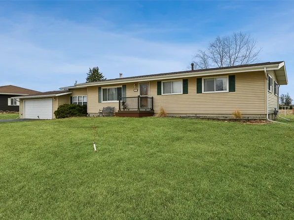 103 Walnut St, Van Horne, IA 52346
