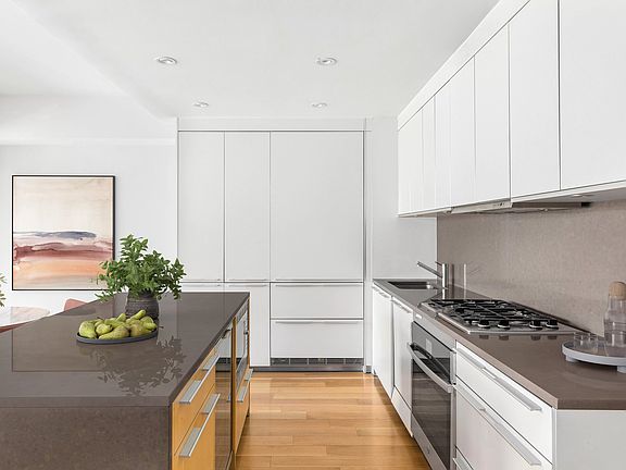 4th image of 245 W 19th St Penthouse 2