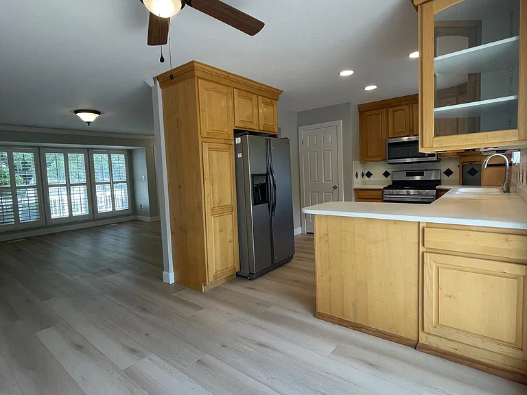 1097 Grove Creek Dr — Photo 6
